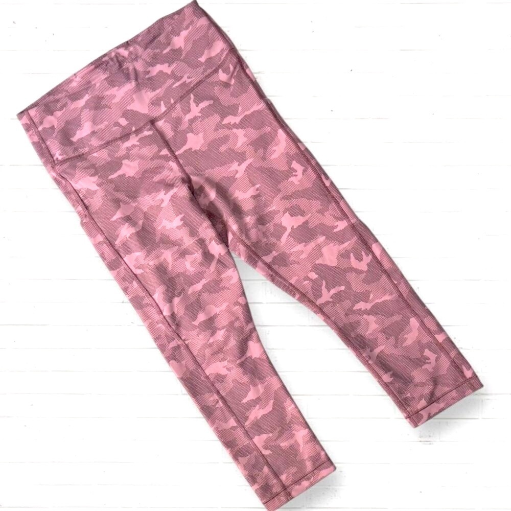 ATHLETA Ultimate Stash Pocket Textured Pink Gray Camo Capri Tights Leggings M